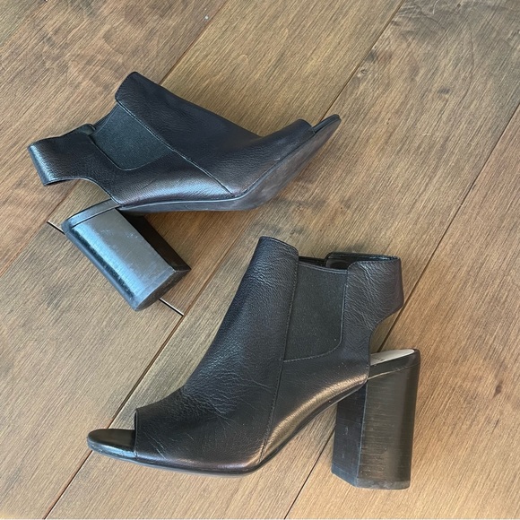 Cole Haan black heels size 5.5 - Picture 3 of 6